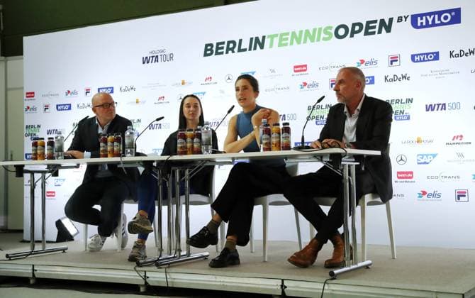 Pressesprecher Claus Frömming, Eva Lys, Andrea Petkovic, Turnierdirektor Markus Zoecke HYLO Berlin Tennis Open Damen Auftakt Pressekonferenz PK 14.06.2025