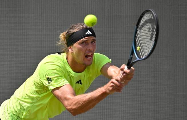Alexander Zverev (GER) Aktion Tennis Herren BOSS Open ATP, Tennis Herren 250 Stuttgart 2025 Weissenhof BOSS Open ATP 250 Stuttgart 2025
