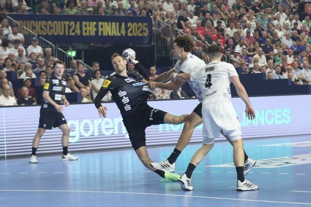 14.06.2025, xtgx, Handball, EHF Champions League Halbfinale 1, Füchse Berlin - HBC Nantes v.l. Nils Lichtlein (Berlin, 17) wirft Tor, Torschuetze, erzielt Tor, Treffer, scores the goal Koeln