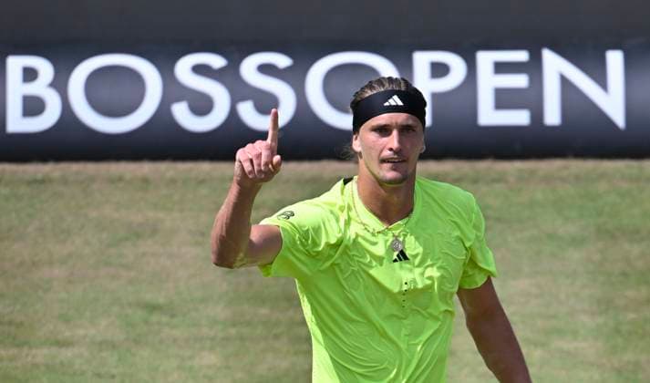 Alexander Zverev (GER) Jubel, Freude, Emotion, emotional, jubelt, Glueck, gluecklich, Gestik Geste Logo BOSSOPEN Tennis Herren BOSS Open ATP, Tennis Herren 250 Stuttgart 2025 Weissenhof BOSS Open ATP 250 Stuttgart 2025