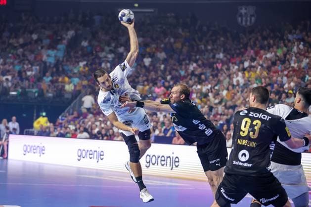 14.06.2025, Handball, Halbfinale TruckScout24 EHF FINAL4, LANXESS arena Köln, Füchse Berlin - HBC Nantes: Julien Bos (HBC Nantes FRA 13) gegen Max Darj (Fuechse Berlin 05) Nordrhein-Westfalen Deutschland
