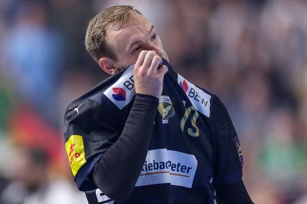 14.06.2025, Handball, Halbfinale TruckScout24 EHF FINAL4, LANXESS arena Köln, Füchse Berlin - HBC Nantes: enttäuschung bei Mathias Gidsel (Fuechse Berlin 19) nach der Roten Karte - Platzverweis Enttäuschung Foulspiel Nordrhein-Westfalen Deutschland
