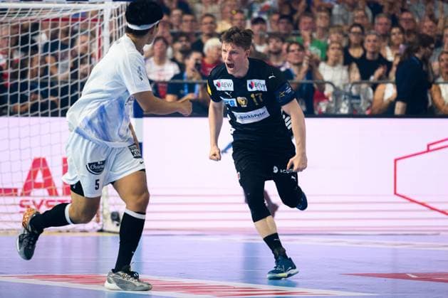Koeln, Deutschland: Handball EHF CL Final 4 - Halbfinale - Fuechse Berlin - HBC Nantes Nils Lichtlein (Berlin) Jubel Freude Emotion Torjubel Torschuetze Torschütze Koeln Lanxess Arena Nordrhein-Westfalen Deutschland