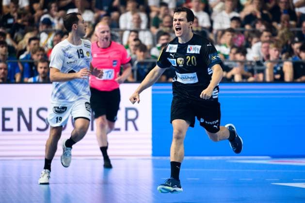 Koeln, Deutschland: Handball EHF CL Final 4 - Halbfinale - Fuechse Berlin - HBC Nantes Tim Freihöfer Freihoefer (Berlin) Jubel Freude Emotion Torjubel Torschuetze Torschütze Koeln Lanxess Arena Nordrhein-Westfalen Deutschland