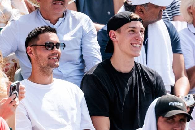 BOSS OPEN ATP250; 14.06.2025 Nico Schlotterbeck (Borussia Dortmund) verfolg lachend das Spiel zwischen Alexander Zverev (GER) und Ben Shelton (USA) BOSS OPEN ATP250; Stuttgart, Tennisclub Weissenhof am 14.06.2025 Copyright: xBEAUTIFULxSPORTS Wunderlx