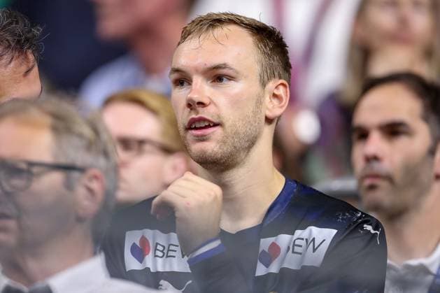 14.06.2025, Handball, Halbfinale TruckScout24 EHF FINAL4, LANXESS arena Köln, Füchse Berlin - HBC Nantes: Mathias Gidsel (Fuechse Berlin 19) nach der Roten Karte auf der Tribüne Nordrhein-Westfalen Deutschland