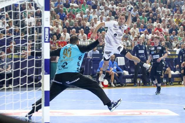 14.06.2025, xgox, Handball - EHF Champions League - Halbfinale 1 Fuechse Berlin - HBC Nantes emspor, v.l. Kauldi Odriozola Yeregui (Nantes, 19) wirft Tor, Torschuetze, erzielt Tor, Treffer, scores the goal Koeln
