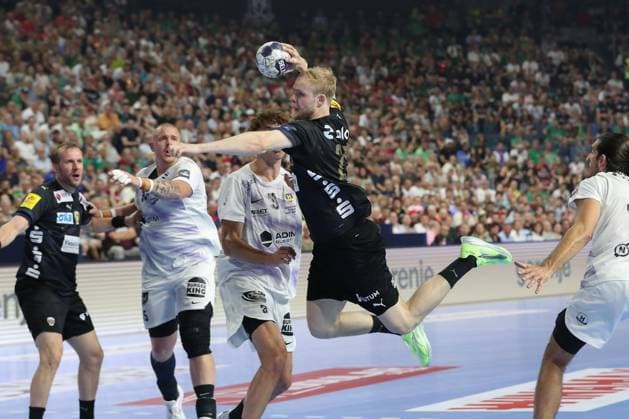 14.06.2025, xtgx, Handball, EHF Champions League Halbfinale 1, Füchse Berlin - HBC Nantes v.l. Matthes Langhoff (Berlin, 25) wirft Tor, Torschuetze, erzielt Tor, Treffer, scores the goal Koeln