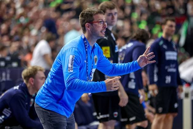 14.06.2025, Handball, Halbfinale TruckScout24 EHF FINAL4, LANXESS arena Köln, Füchse Berlin - HBC Nantes: Cheftrainer Jaron Siewert (Fuechse Berlin) gestikulierend Nordrhein-Westfalen Deutschland