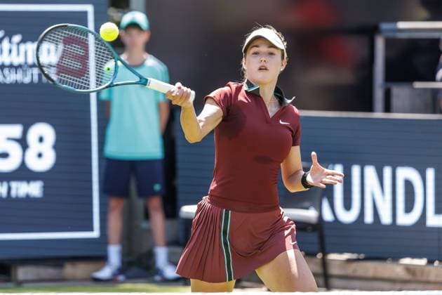 Berlin, 14.06.25, Tennis: ecotrans Ladies Open Berlin im Steffi-Graf-Stadion. Damen, Einzel, Kalinskaya (Russland) - Seidel (Deutschland). Anna Kalinskaya (Russland) retourniert einen Ball. Berlin Tennis Open by HYLO 2025