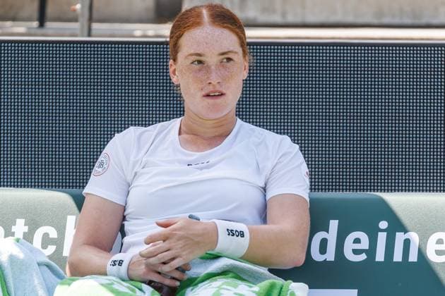 Berlin, 14.06.25, Tennis: ecotrans Ladies Open Berlin im Steffi-Graf-Stadion. Damen, Einzel, Kalinskaya (Russland) - Seidel (Deutschland). Ella Seidel (Deutschland) sitzt in der Satzpause am Spielfeldrand. Berlin Tennis Open by HYLO 2025