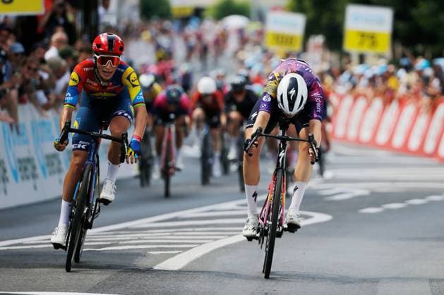 TDS Women Siegerin Elisa Balsamo ITA Team Lidl Trek 14.06.2025 Sursee, SCHWEIZ, Tour de Suisse Women 3.Etappe Sursee - Kuessnacht Siegerin Elisa Balsamo ITA Team Lidl Trek - Rechts Mischa Bredewold NED Team SD Worx - Protime