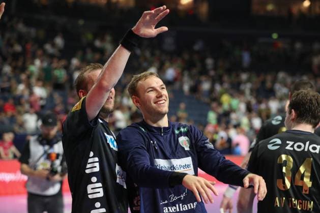 14.06.2025, xtgx, Handball, EHF Champions League Halbfinale 1, Füchse Berlin - HBC Nantes v.l. Max Darj (Berlin, 5), Mathias Gidsel (Berlin, 19) Jubel ueber den Sieg, Jubel nach Spielende Koeln