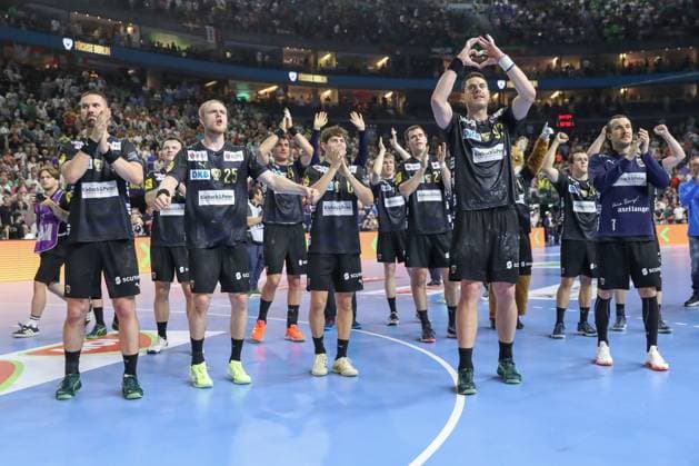 14.06.2025, xgox, Handball - EHF Champions League - Halbfinale 1 Fuechse Berlin - HBC Nantes emspor, v.l. Berlin Jubel ueber den Sieg, Jubel nach Spielende Koeln