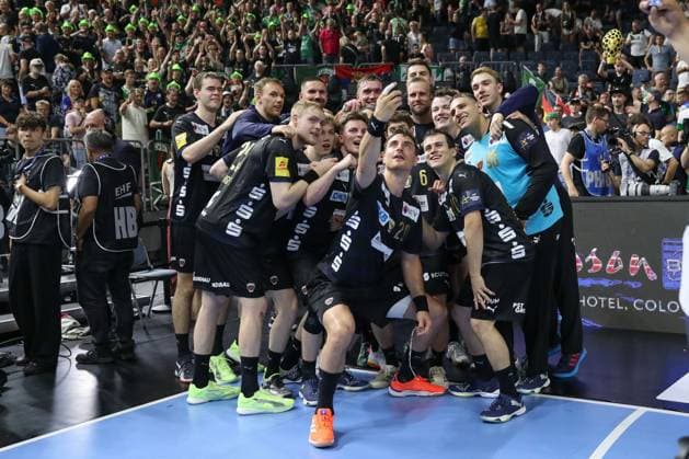 14.06.2025, xgox, Handball - EHF Champions League - Halbfinale 1 Fuechse Berlin - HBC Nantes emspor, v.l. Berlin Jubel ueber den Sieg, Jubel nach Spielende Koeln