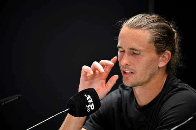 PK Pressekonferenz Alexander Zverev (GER) Portrait reagiert genervt auf erneute Frage nach Verhaeltnis zu Boris Becker und seinem Trainer Alexander Zverev senior Gestik Geste Tennis Herren BOSS Open ATP, Tennis Herren 250 Stuttgart 2025 Weissenhof BOSS Open ATP 250 Stuttgart 2025