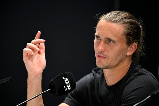 PK Pressekonferenz Alexander Zverev (GER) Portrait reagiert genervt auf erneute Frage nach Verhaeltnis zu Boris Becker und seinem Trainer Alexander Zverev senior Gestik Geste Tennis Herren BOSS Open ATP, Tennis Herren 250 Stuttgart 2025 Weissenhof BOSS Open ATP 250 Stuttgart 2025