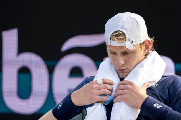 DEN BOSCH - Zizou Bergs (BEL) with a towel wrapped in ice in his match against Reilly Opelka (USA) during the semifinals of the Libema Open. The tennis tournament takes place at the Autotron in Rosmalen. ANP SANDER KONING xVIxANPxSportx xxANPxIVx 529896009 originalFilename: 529896009.jpg