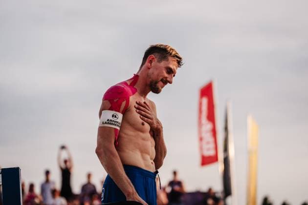 Beachvolleyball Männer Allianz German Beach Tour 2025 Tourstop Bremen 14.06.2025 Bennet Poniewaz verbeugt sich Bremen Waterfront Bremen Deutschland