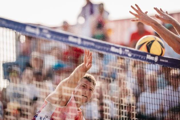 Beachvolleyball Männer Allianz German Beach Tour 2025 Tourstop Bremen 14.06.2025 Daniel Kirchner beim Angriff Bremen Waterfront Bremen Deutschland