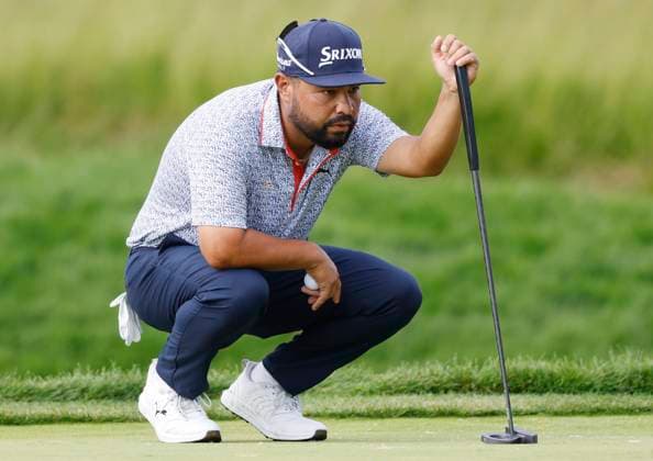 J.J. Spaun lines up a putt on the 8th green during the third round of the 125th U.S. Open Golf Championship at Oakmont Country Club in Oakmont, Pennsylvania on Saturiday, June 14, 2025.  PIT20250614635 JOHNxANGELILLO