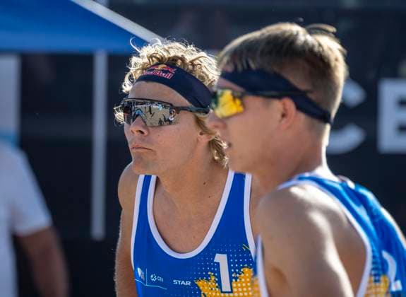 MALMÖ 2025-06-15 David Ahman och Jonatan Hellvig i lördagens kvartsfinal mot det österrikiska paret i Petutschnig Trummer vid Beach Pro Tour pa Ribban i Malmö. Ahman Hellvig vann 2-0 i set. MALMÖ SVERIGE x50090x