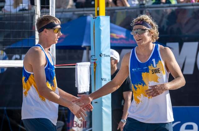 MALMÖ 2025-06-15 David Ahman (t h) och Jonatan Hellvig i lördagens kvartsfinal mot det österrikiska paret i Petutschnig Trummer vid Beach Pro Tour pa Ribban i Malmö. Ahman Hellvig vann 2-0 i set. MALMÖ SVERIGE x50090x