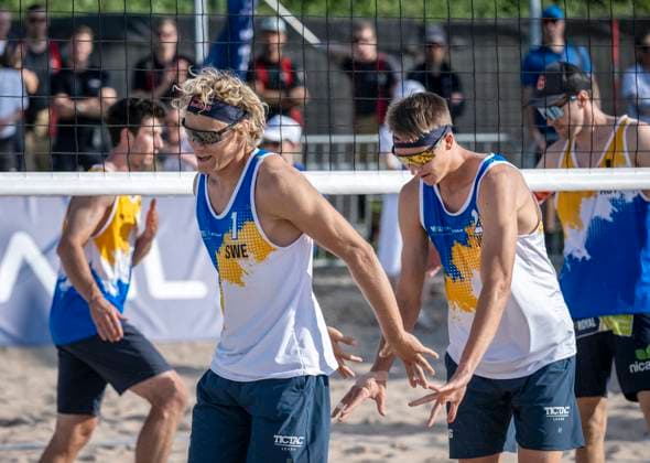 MALMÖ 2025-06-15 David Ahman och Jonatan Hellvig i lördagens kvartsfinal mot det österrikiska paret i Petutschnig Trummer vid Beach Pro Tour pa Ribban i Malmö. Ahman Hellvig vann 2-0 i set. MALMÖ SVERIGE x50090x