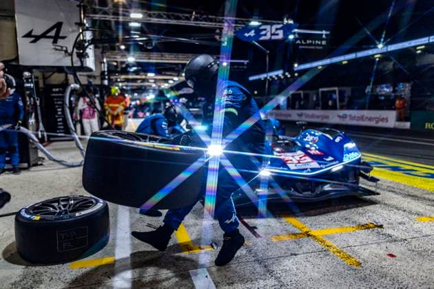 Sport Themen der Woche KW24 Sport Bilder des Tages 24 HEURES DU MANS 2025 - FRIDAY Alpine Endurance Team, pit stop during the 24 Hours of Le Mans 2025, 4th round of the 2025 FIA World Endurance Championship, on June 13, 2025 on the Circuit des 24 Heures du Mans in Le Mans, France - Le MansFrance  Copyright: xJULIENxDELFOSSEx