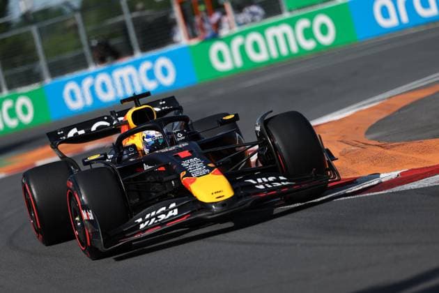 (250615) -- MONTREAL, June 15, 2025 -- Red Bull s Dutch driver Max Verstappen competes during the qualifying session of the Formula One Canadian Grand Prix 2025 at the Circuit Gilles Villeneuve in Montreal, Canada, June 14, 2025. (Photo by Xinhua) (SP) CANADA-MONTREAL-F1-GRAND PRIX-QUALIFYING SongxHaiyuan 