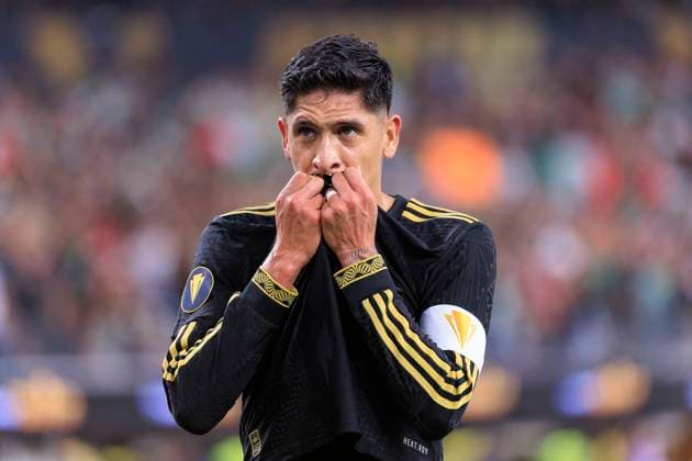 June 14, 2025, Inglewood, California, USA: Edson Alvarez 4 of Mexico celebrates by kissing his shirt after scoring a goal during the 2025 CONCACAF Gold Cup game against the Dominican Republic on Saturday June 14, 2025 at SoFi Stadium in Inglewood, California. JAVIER ROJAS PI Inglewood USA - ZUMAp124 20250614_zaa_p124_007 Copyright: xJavierxRojasx