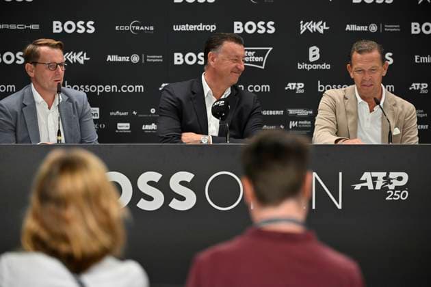 PK Pressekonferenz Turnierdirektor Edwin Weindorfer (Mitte) Daniel Grieder Chief Executive Officer und Mitglied des Vorstands der HUGO BOSS AG (rechts) Dr. Hans-Georg Kauffeld Vorsitzender TC Weissenhof e.V. (links) Tennis Herren BOSS Open ATP, Tennis Herren 250 Stuttgart 2025 Weissenhof BOSS Open ATP 250 Stuttgart 2025