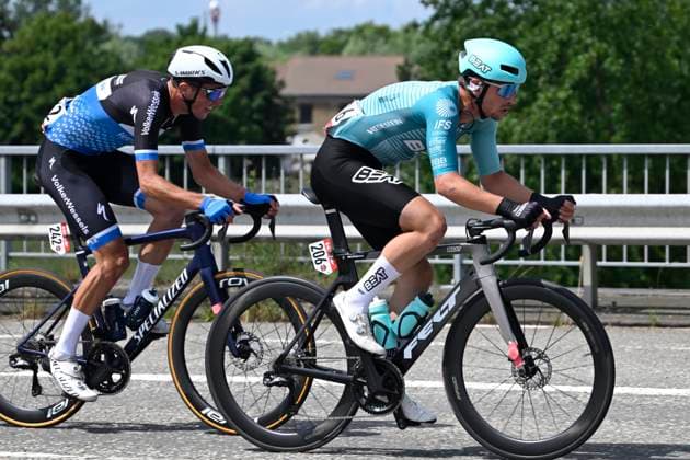 Elfstedenronde 2025 Cycling Race BRUGGE, BELGIUM - JUNE 15 : Van Veenendaal Hidde (NED) of BEAT Cycling Club, De Jong Timo (NED) of VolkerWessels Cycling Team during the 43th edition of Elfstedenronde an UCI Class 1.1 one day cycling road race for Men Elite of 196 km with start in Brugge and finish in Brugge on June 15, 2025 in Brugge, Belgium, 15 06 2025 ( Motordriver Guy De Vuyst - Brugge Belgium  Copyright: xNicoxVereeckenx