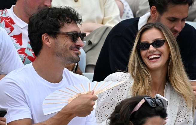 Sport Themen der Woche KW24 Sport Bilder des Tages auf der Tribuene Mats Hummels mit Freundin Nicola Cavanis Tennis Herren BOSS Open ATP, Tennis Herren 250 Stuttgart 2025 Weissenhof BOSS Open ATP 250 Stuttgart 2025 *** on the tribune Mats Hummels with girlfriend Nicola Cavanis Tennis Men BOSS Open ATP 250 Stuttgart 2025 Weissenhof BOSS Open ATP 250 Stuttgart 2025