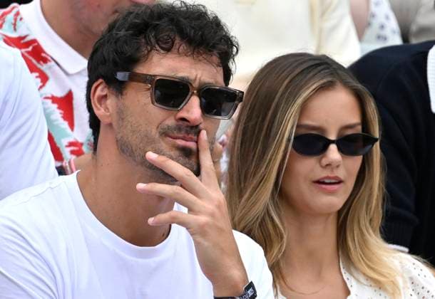 auf der Tribuene Mats Hummels mit Freundin Nicola Cavanis nachdenklich Tennis Herren BOSS Open ATP, Tennis Herren 250 Stuttgart 2025 Weissenhof BOSS Open ATP 250 Stuttgart 2025