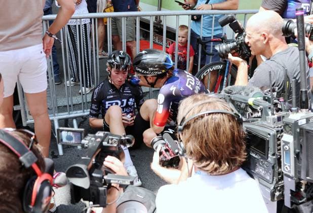 15.06.2025 Schweiz, Tour de Suisse Women 4.Eutappe Kuessnacht SZ. - Kuessnacht SZ,Bild : Bild : Enttaeuscht am Boden,Demi Vollering (NED) team FDJ-Suez Aktion..