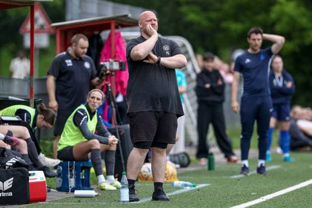 Pascal Gurka (Trainer, FC Union 60 Bremen), 15.06.2025, Bremen (Deutschland), Fussball, Aufstiegsrunde Regionalliga Nord Frauen, FC Union 60 - SC Victoria Hamburg