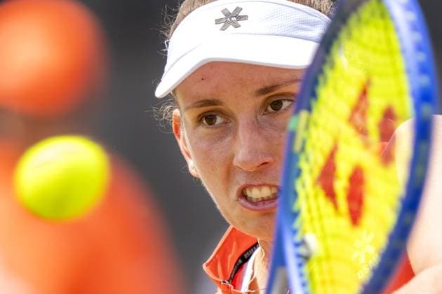 DEN BOSCH - Elise Mertens (BEL) in her match against Elena-Gabriela Ruse (ROU) during the final of the Libema Open tennis tournament. The grass tournament is part of the ATP, Tennis Herren and WTA, Tennis Damen circuit. ANP SANDER KING xVIxANPxSportx xxANPxIVx 529949147 originalFilename: 529949147.jpg