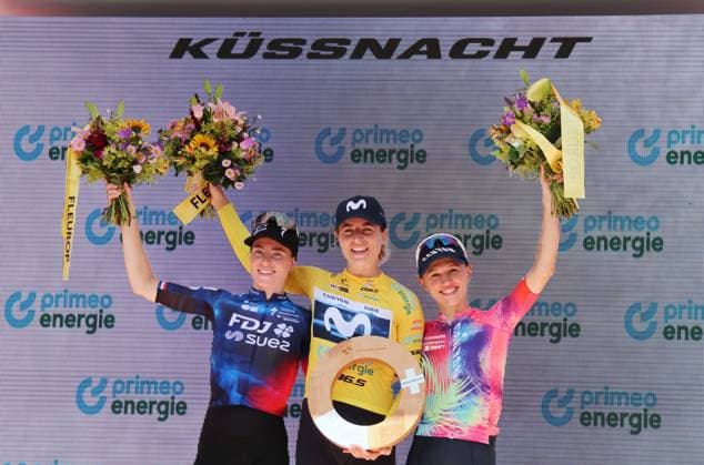 15.06.2025 Schweiz, Tour de Suisse Women 4.Eutappe Kuessnacht SZ. - Kuessnacht SZ,Bild : Bild : Demi Vollering (NED)Team FDJ-Suez,Gesamtsiegerin Marlen Reusser (SUI) Team Movistar ,Katarzzyna Niewiadoma POL. Aktion..