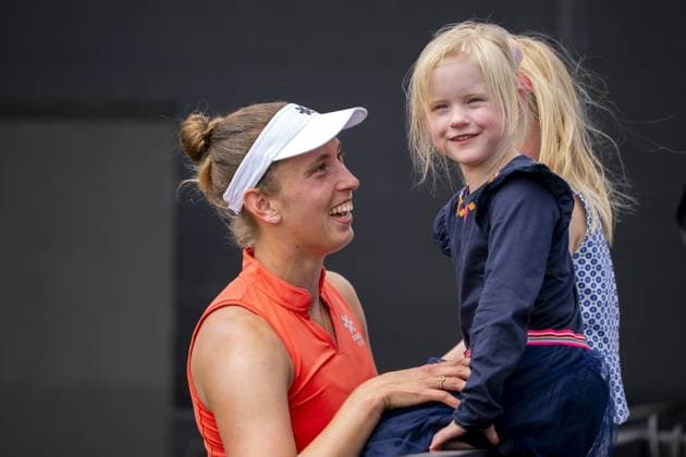 DEN BOSCH - Elise Mertens (BEL) with her nieces after winning the final of the Libema Open tennis tournament. The grass tournament is part of the ATP, Tennis Herren and WTA, Tennis Damen circuit. ANP SANDER KING xVIxANPxSportx xxANPxIVx 529949473 originalFilename: 529949473.jpg