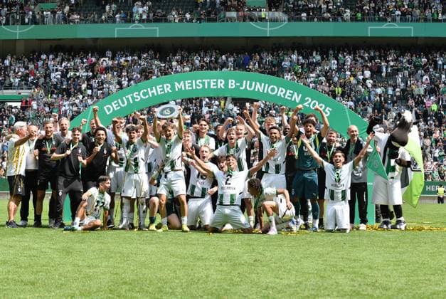 Sport Themen der Woche KW24 Sport Bilder des Tages Fußball B-Junioren U17, U 17 Finale Saison 2024 2025: Borussia Mönchengladbach U17 - RB Leipzig U17 am 15.06.2025 im Borussia-Park in Mönchengladbach Die U17 von Borussia Mönchengladbach gewinnt die Meisterschaft der B-Junioren 2025 Nordrhein-Westfalen Deutschland *** Soccer B Juniors U17 Final Season 2024 2025 Borussia Mönchengladbach U17 RB Leipzig U17 on 15 06 2025 at Borussia Park in Mönchengladbach The U17 of Borussia Mönchengladbach wins the championship of the B Juniors 2025 North Rhine-Westphalia Germany