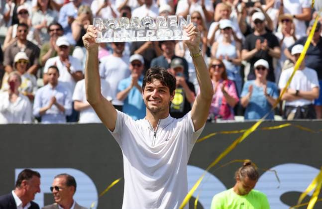 BAU Stuttgart Tennis , BOSS Open Finale, Sieger Taylor Fritz (USA) bei der Siegerehrung
