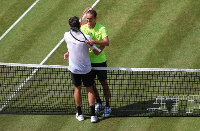 BAU Stuttgart Tennis , BOSS Open Finale, v.l. Sieger Taylor Fritz (USA) umarmen sich nach dem Spiel