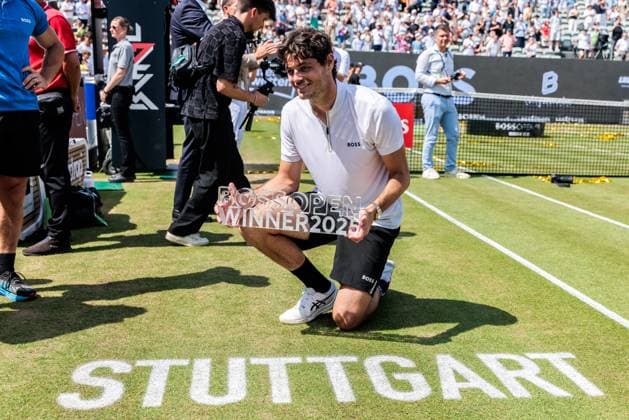 BOSS OPEN ATP250; 15.06.2025 Sieger der BOSS OPEN 2025: Taylor Fritz (USA) mit Trophy, Stuttgart Schriftzug BOSS OPEN ATP250; Stuttgart, Tennisclub Weissenhof am 15.06.2025 Copyright: xBEAUTIFULxSPORTS Wunderlx
