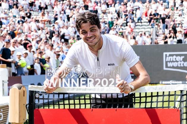 BOSS OPEN ATP250; 15.06.2025 Sieger der BOSS OPEN 2025: Taylor Fritz (USA) mit Trophy am Netz BOSS OPEN ATP250; Stuttgart, Tennisclub Weissenhof am 15.06.2025 Copyright: xBEAUTIFULxSPORTS Wunderlx