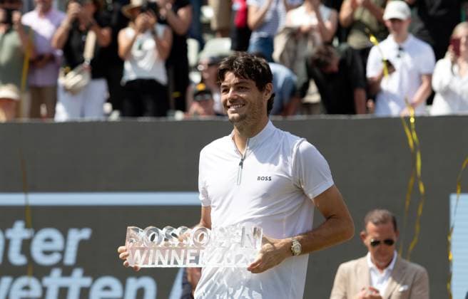 15.06.25 Tennis BOSS Open Stuttgart Weissenhof 2025 Deutschland, Stuttgart, 15.06.2025, Tennis, BOSS Open Stuttgart Weissenhof 2025: Taylor Fritz Sieger Gewinner Pokal Trophäe.