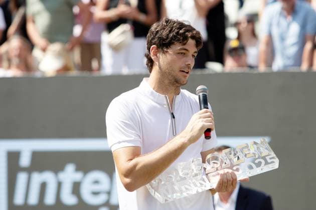 15.06.25 Tennis BOSS Open Stuttgart Weissenhof 2025 Deutschland, Stuttgart, 15.06.2025, Tennis, BOSS Open Stuttgart Weissenhof 2025: Taylor Fritz Sieger Gewinner Pokal Trophäe.