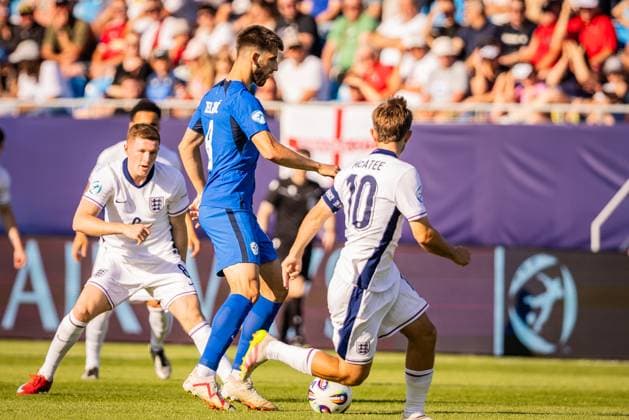 ENGLAND U21, U 21 - SLOVENIA U21 Elliot Anderson of England and Adrian Zeljkovic of Slovenia during the UEFA European Under-21 Championship 2025 Group B football match between England U21 and Slovenia U21. Stadium Nitra Arena, Nitra, Slovakia, June 15, 2025. Photo by Branislav Racko Copyright: xx 080A3266