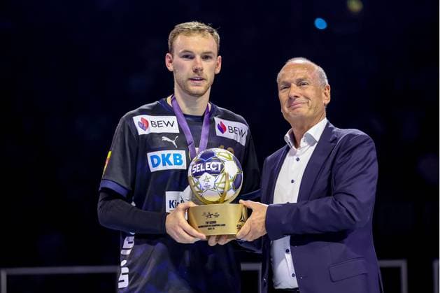 15.06.2025, Handball, Finale TruckScout24 EHF FINAL4, LANXESS arena Köln, Füchse Berlin - SC Magdeburg: SC Magdeburg ist Champions League Sieger - Siegerehrung Ehrung Pokalübergabe nach dem Spiel. Die Mannschaft feiert den SIeg. Top Scoorer Mathias Gidsel (Fuechse Berlin 19) Nordrhein-Westfalen Deutschland