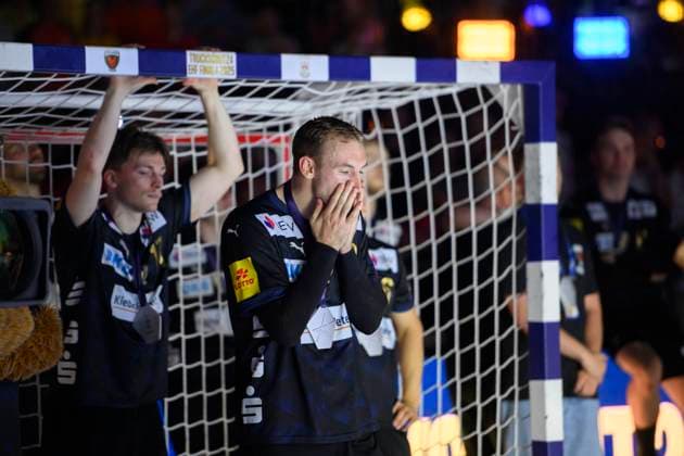 v.l. Nils LICHTLEIN (B), Mathias GIDSEL (B) enttaeuscht nach dem Spiel und Siegerehrung, Handball Champions League Final Four 2025, Finale, Fuechse Berlin (B) - SC Magdeburg (MD), am 15.06.2025 in Koeln Deutschland. Â